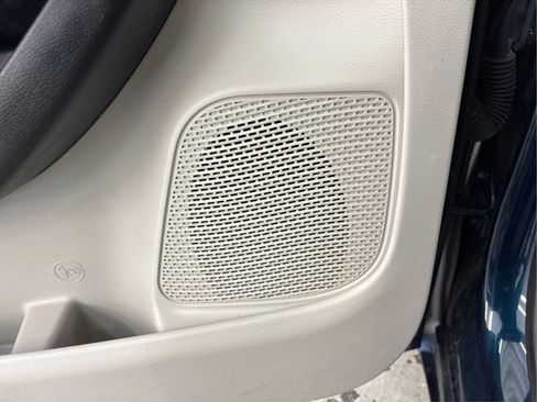 Used 2023 Chrysler Pacifica Touring-L FWD image 39