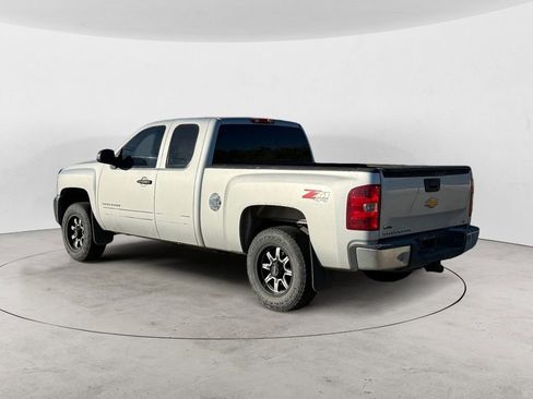 Used 2011 Chevrolet Suburban LT AWD/4WD image 3