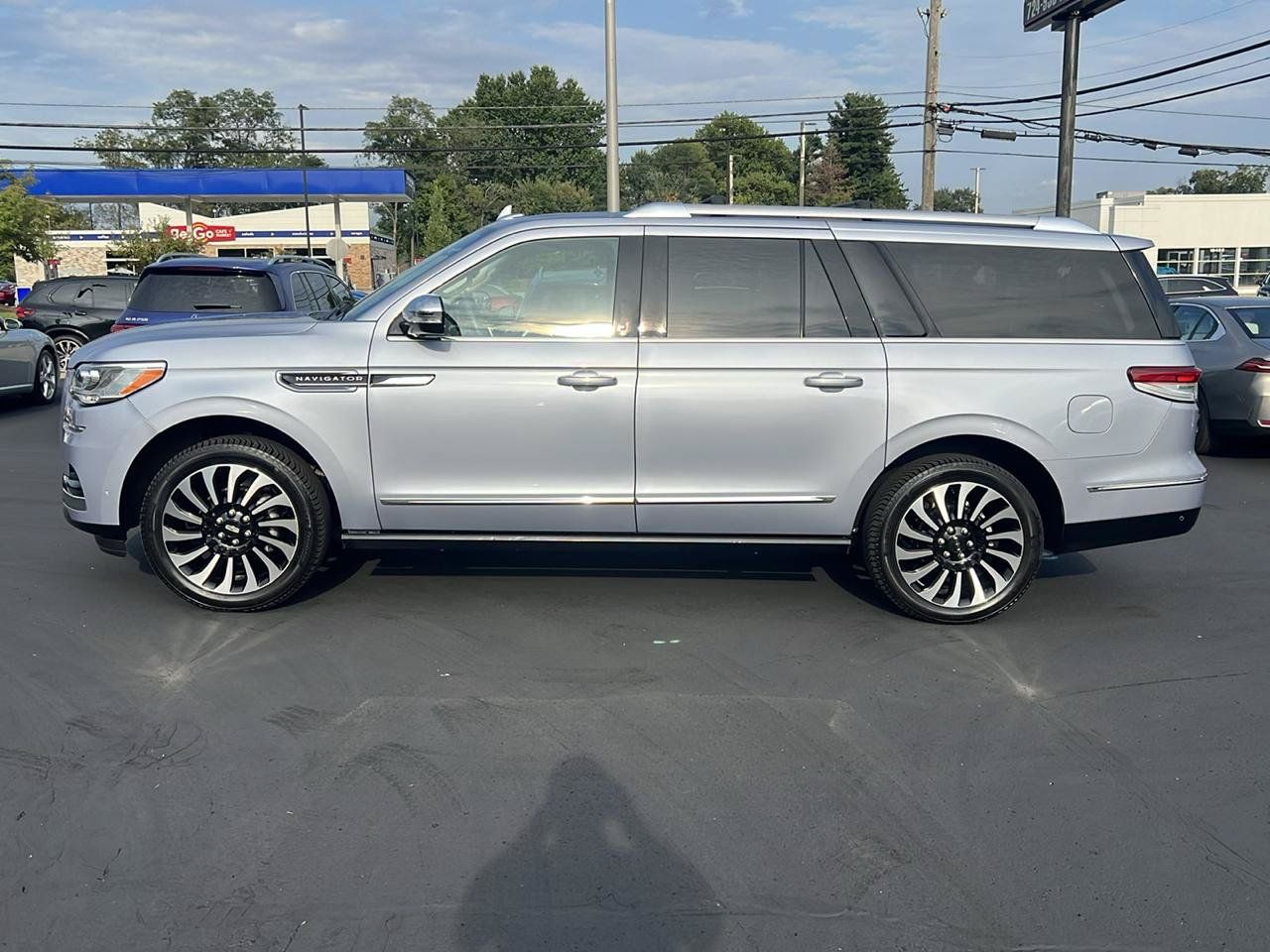 Used 2023 Lincoln Navigator L Black Label AWD/4WD image 8