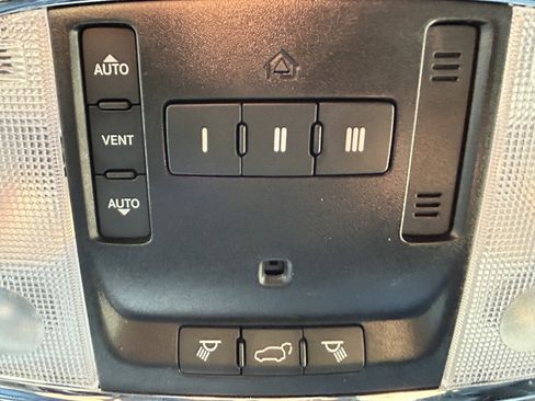 Used 2019 Jeep Grand Cherokee Limited image 40