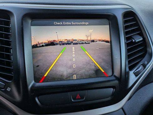 Used 2016 Jeep Cherokee Limited image 28