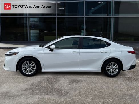 Used 2025 Toyota Camry LE image 8