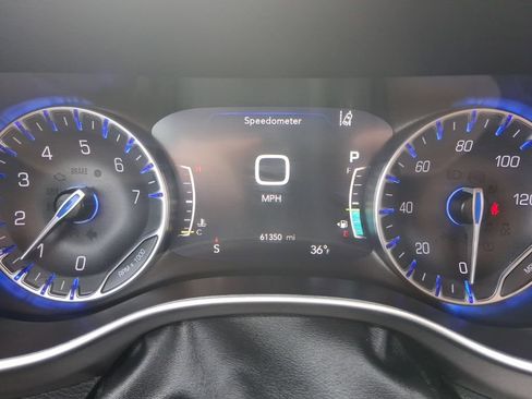Used 2024 Chrysler Pacifica Touring-L FWD image 28