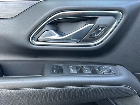 Used 2023 GMC Yukon SLT image 12