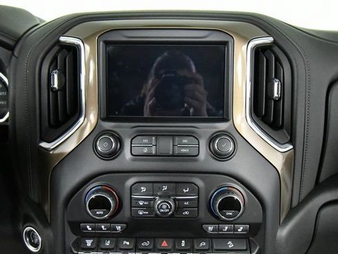 Used 2022 Chevrolet Silverado 3500 High Country w/ Z71 Off-Road Package AWD/4WD image 4