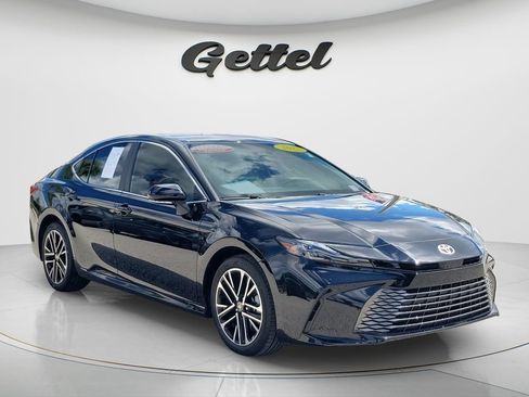 Certified 2025 Toyota Camry XLE FWD image 3