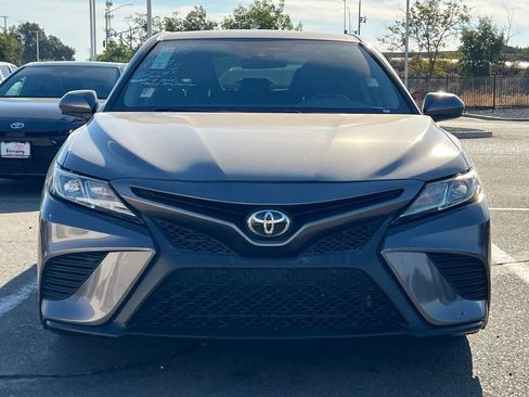 Certified 2019 Toyota Camry SE w/ Accessory Appearance Package FWD image 3