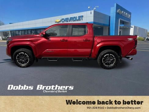 Used 2024 Toyota Tacoma TRD Sport AWD/4WD image 4