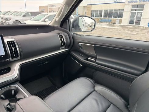 Certified 2025 Ford Expedition Platinum w/ Driver's Package image 20