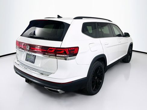 Used 2024 Volkswagen Atlas SE w/ Panoramic Sunroof Package FWD image 9