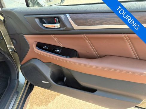 Used 2019 Subaru Outback 2.5i Touring w/ Popular Package #3A AWD/4WD image 8