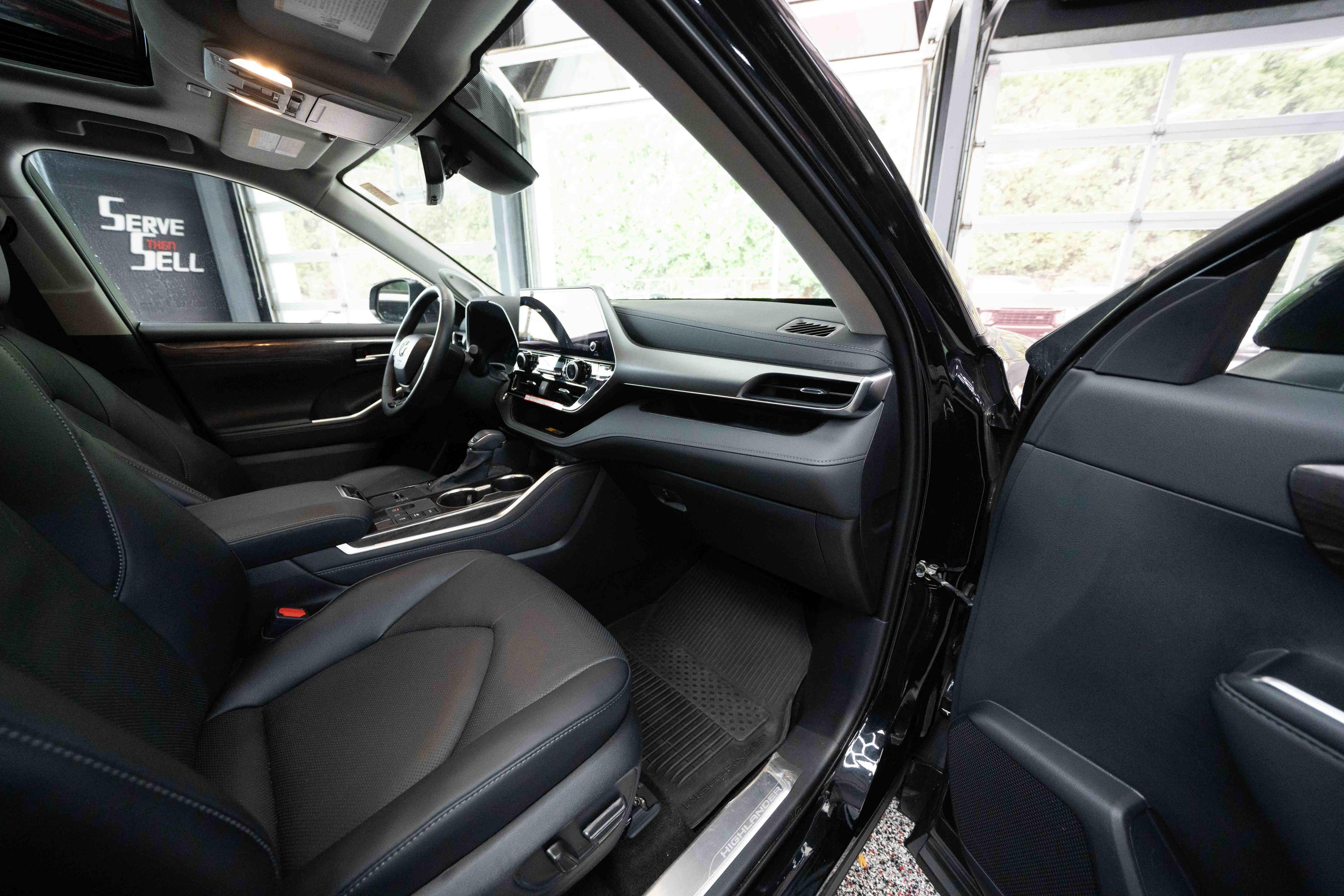 Used 2026 Toyota Highlander Limited AWD/4WD image 28