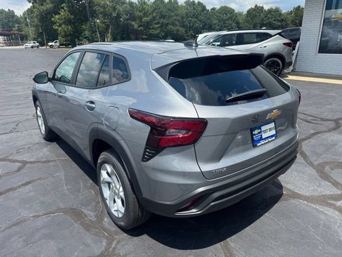 New 2026 Chevrolet Trax LS w/ LS Convenience Package FWD image 5