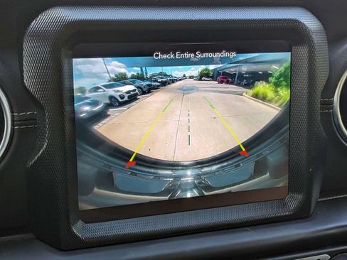 Used 2022 Jeep Wrangler Unlimited Sahara AWD/4WD image 22