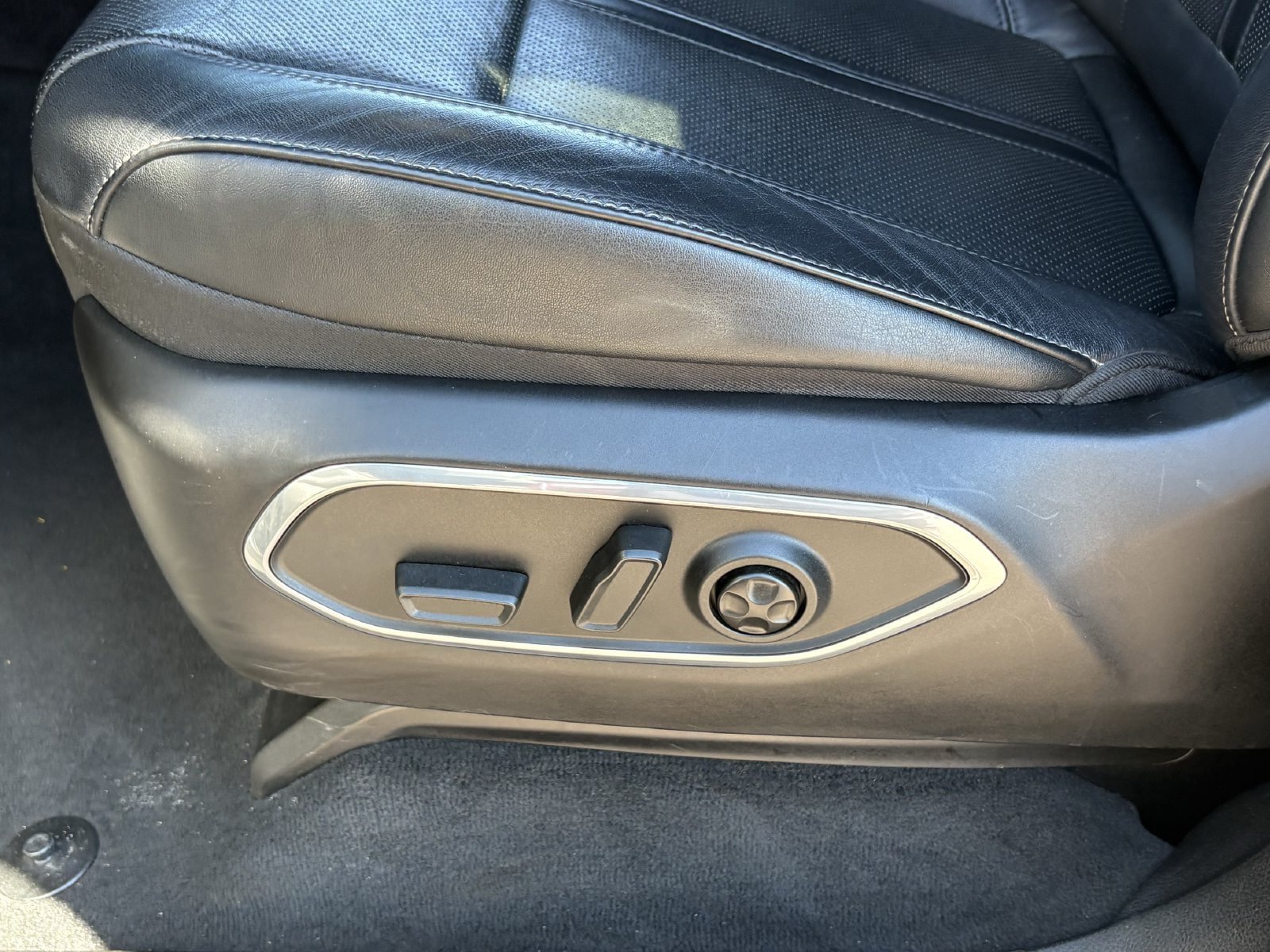 Used 2024 Jeep Wagoneer L Series III w/ Flexible Seating Group AWD/4WD image 26