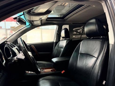 Used 2012 Toyota Highlander Limited w/ Tow Pkg AWD/4WD image 5