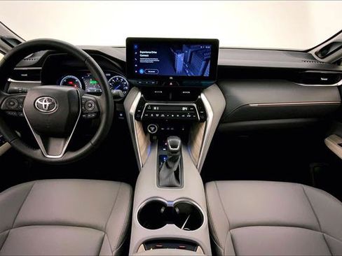 Used 2024 Toyota Venza XLE image 16