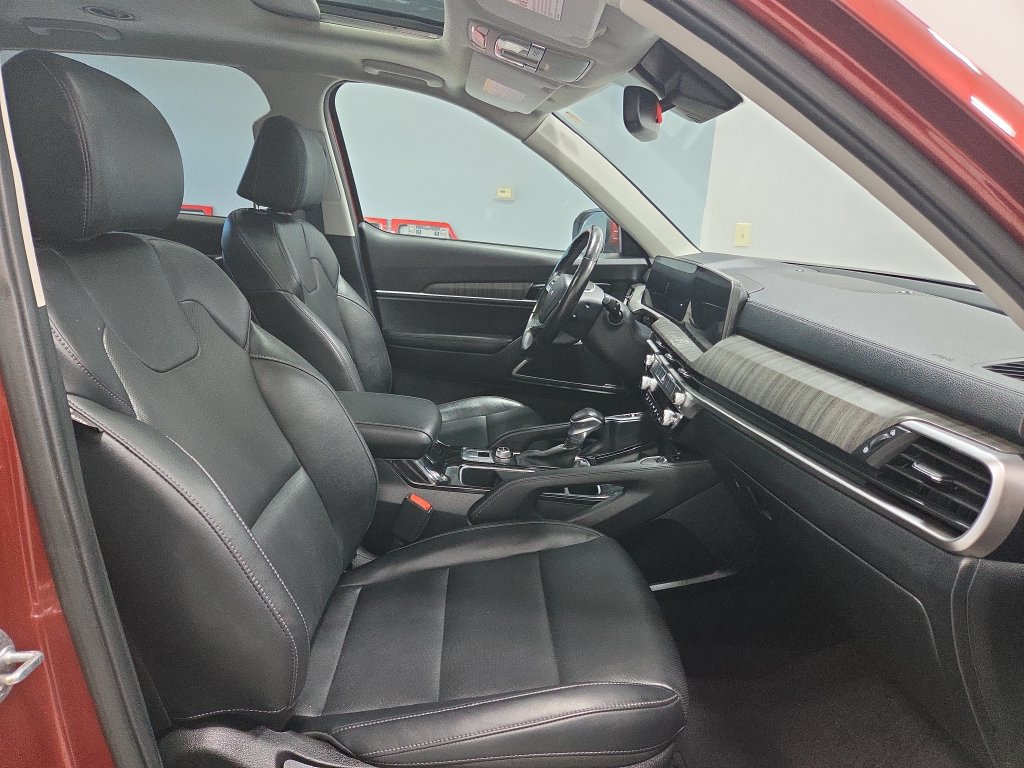 Used 2023 Kia Telluride AWD image 22