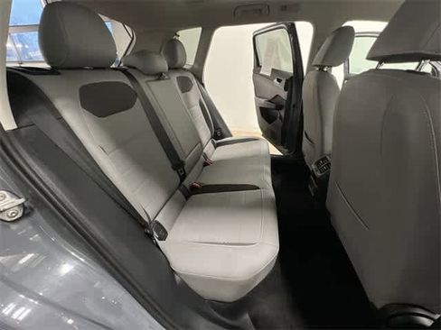 Certified 2023 Volkswagen Taos SE image 23