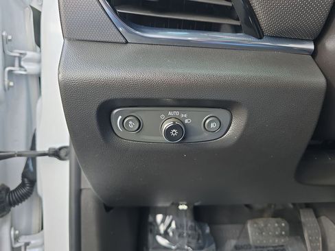 Used 2018 Chevrolet Traverse Premier image 21