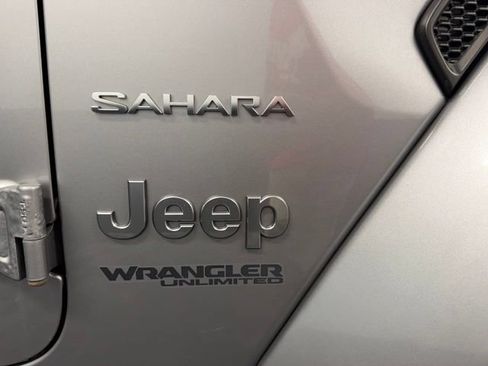 Used 2018 Jeep Wrangler Unlimited Sahara w/ Uconnect 4C Nav & Sound Group AWD/4WD image 36