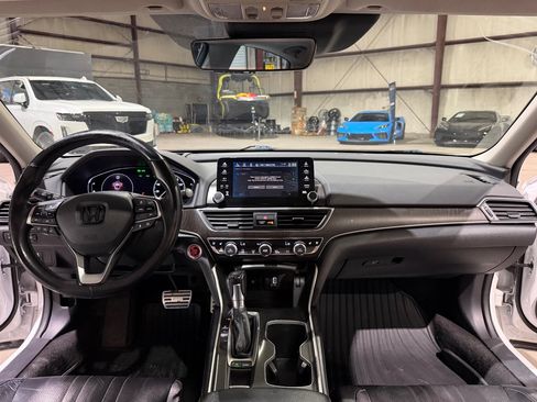 Used 2018 Honda Accord Touring image 28