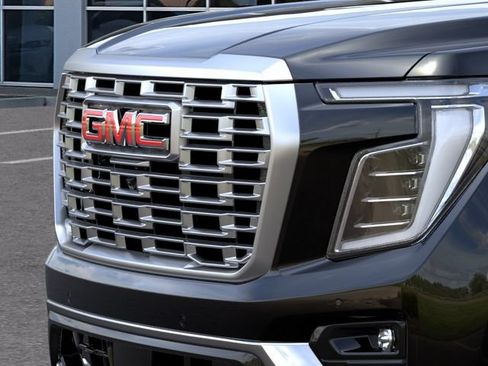 New 2026 GMC Yukon Denali w/ Denali Reserve Package AWD/4WD image 13
