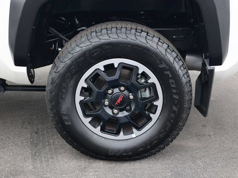 Used 2024 Toyota Tacoma TRD Off-Road AWD/4WD image 10