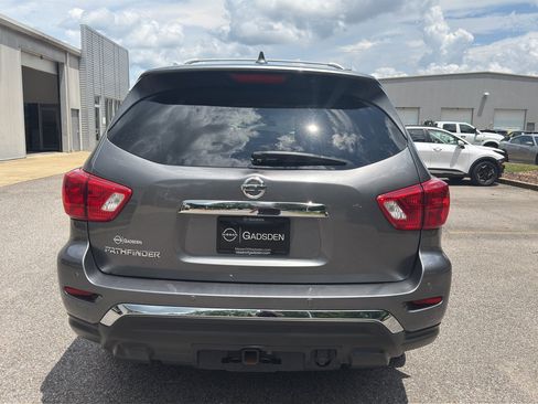Used 2019 Nissan Pathfinder S FWD image 4