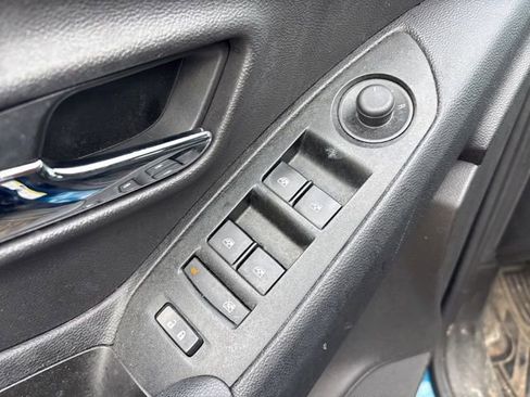 Used 2019 Chevrolet Trax LT w/ LT Convenience Package image 16