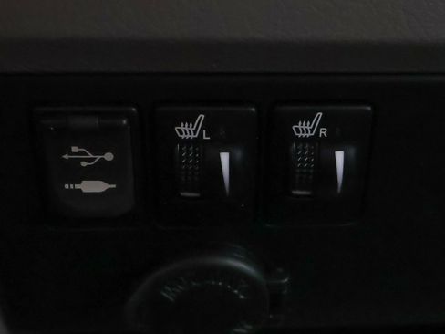 Used 2017 Toyota Sienna XLE w/ XLE Navigation Package image 43