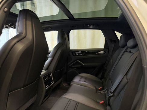 Certified 2023 Porsche Cayenne AWD/4WD image 23