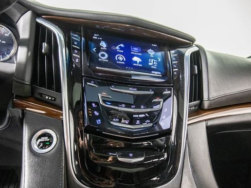 Used 2018 Cadillac Escalade ESV Premium Luxury image 26