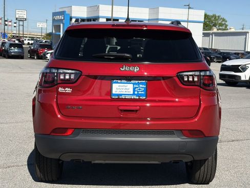 Used 2026 Jeep Compass Latitude AWD/4WD image 21