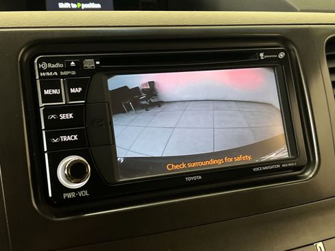 Used 2014 Toyota Sienna XLE w/ Entertainment Package FWD image 18