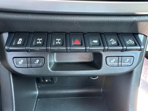 Used 2020 Chevrolet Colorado ZR2 w/ ZR2 Midnight Special Edition AWD/4WD image 19