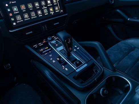 Certified 2023 Porsche Cayenne GTS AWD/4WD image 14