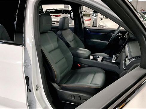 Used 2025 GMC Acadia AT4 image 29