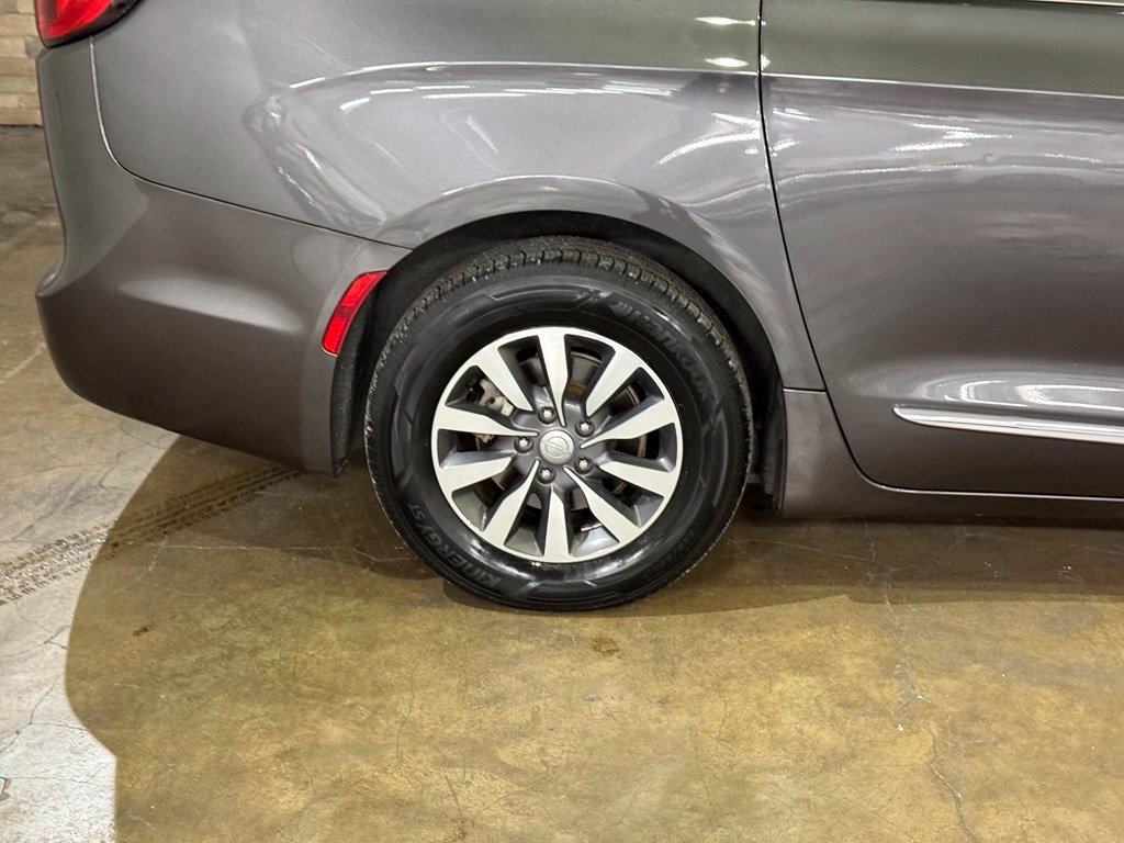 Used 2020 Chrysler Pacifica Touring-L Plus FWD image 6