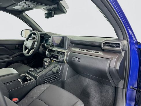 Used 2025 Toyota Tacoma SR5 image 28