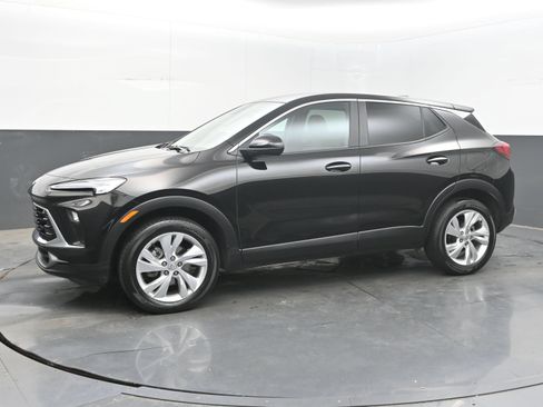 Used 2025 Buick Encore GX Preferred AWD/4WD image 5