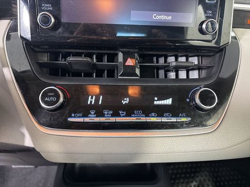 Used 2020 Toyota Corolla LE FWD image 15