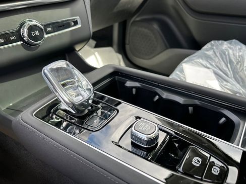 New 2026 Volvo XC90 T8 Ultra w/ Protection Package Premier AWD/4WD image 19