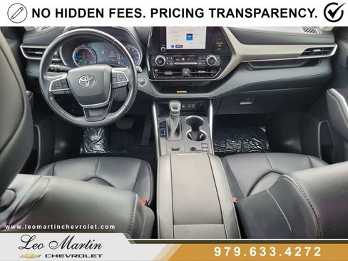 Used 2023 Toyota Highlander XLE FWD image 14