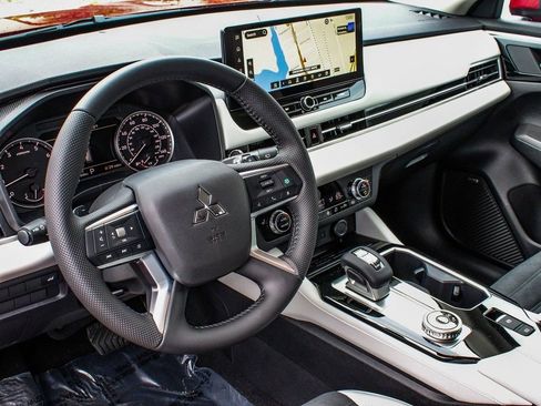 New 2025 Mitsubishi Outlander SE AWD/4WD image 15