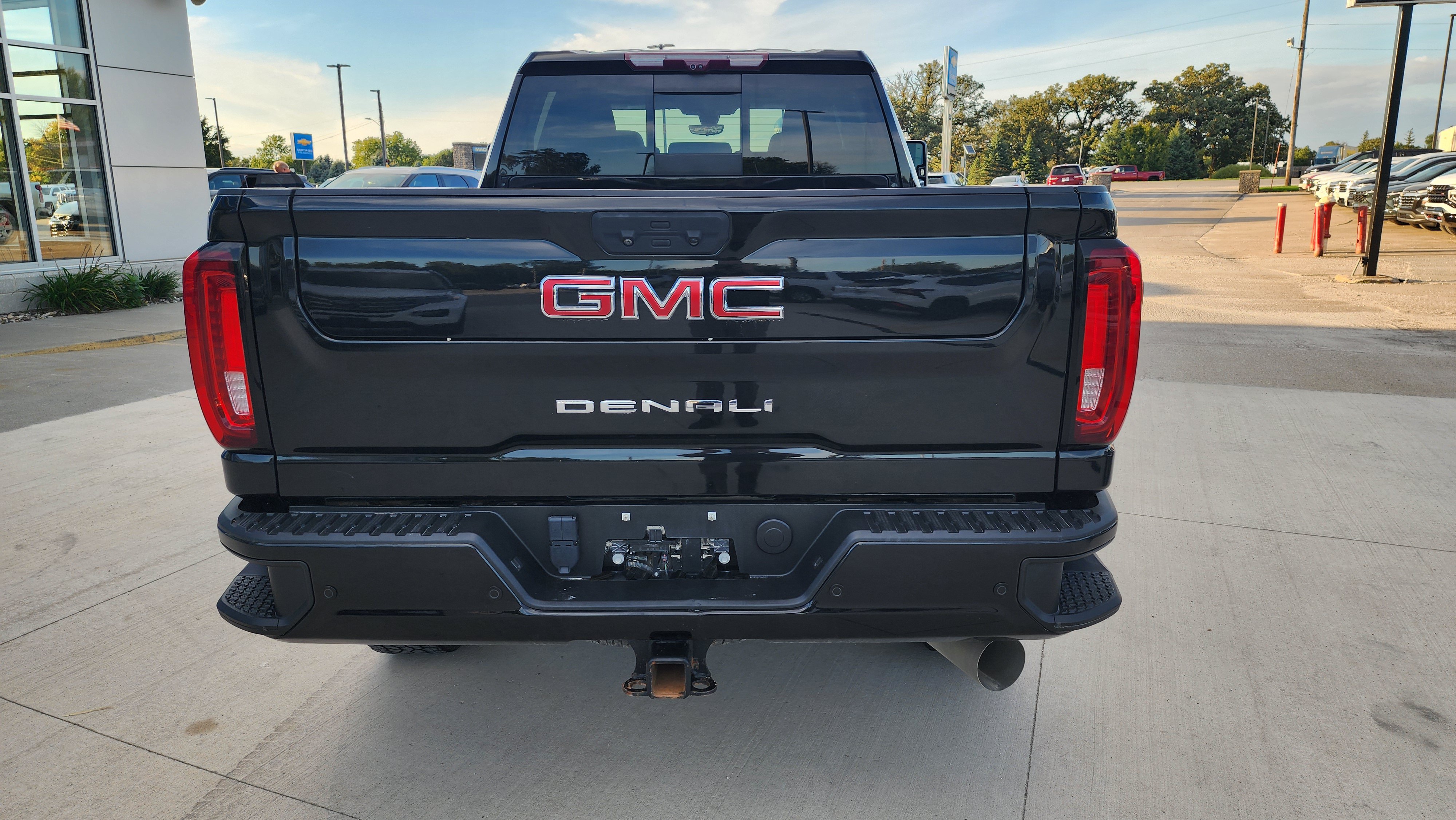 Certified 2022 GMC Sierra 2500 Denali w/ Denali Black Diamond Edition AWD/4WD image 4