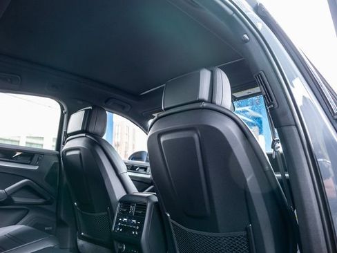 Certified 2025 Porsche Cayenne Coupe AWD/4WD image 39