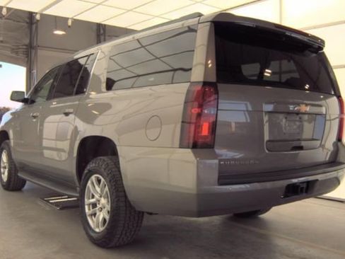 Used 2018 Chevrolet Suburban LT image 4