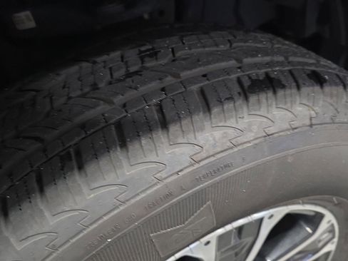 Used 2023 Nissan Titan SV w/ SV Convenience Package image 20