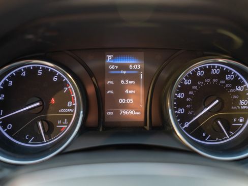 Used 2019 Toyota Camry SE FWD image 12